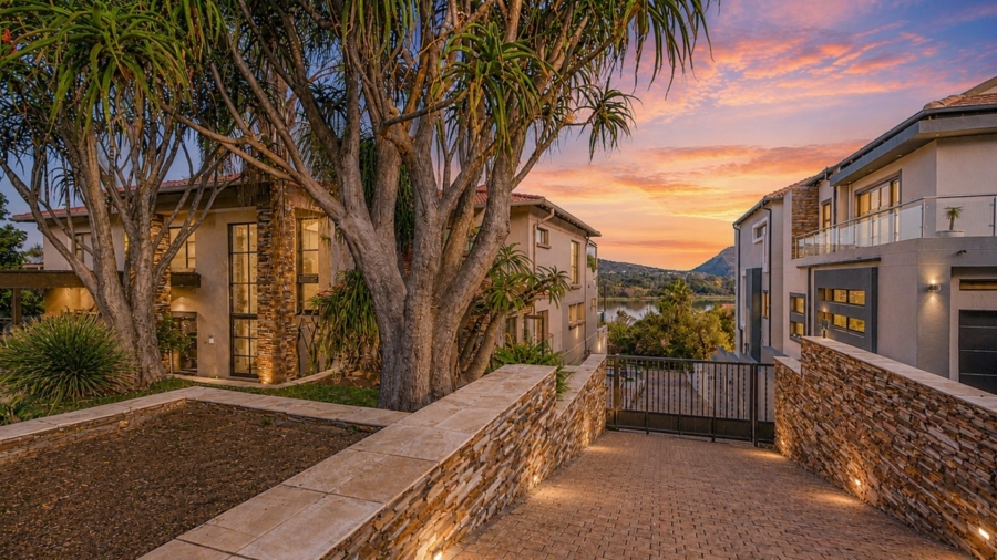 8 Bedroom Property for Sale in Birdwood Estate North West